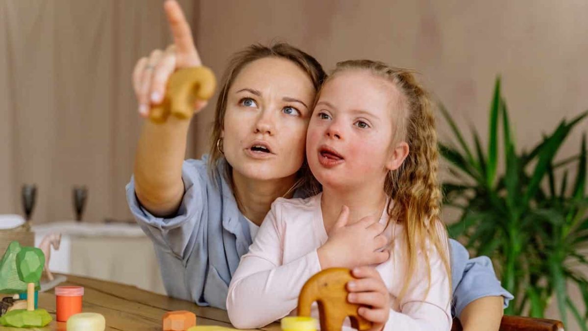 Auxílios para crianças com necessidades especiais garantem direitos à inclusão e proteção social